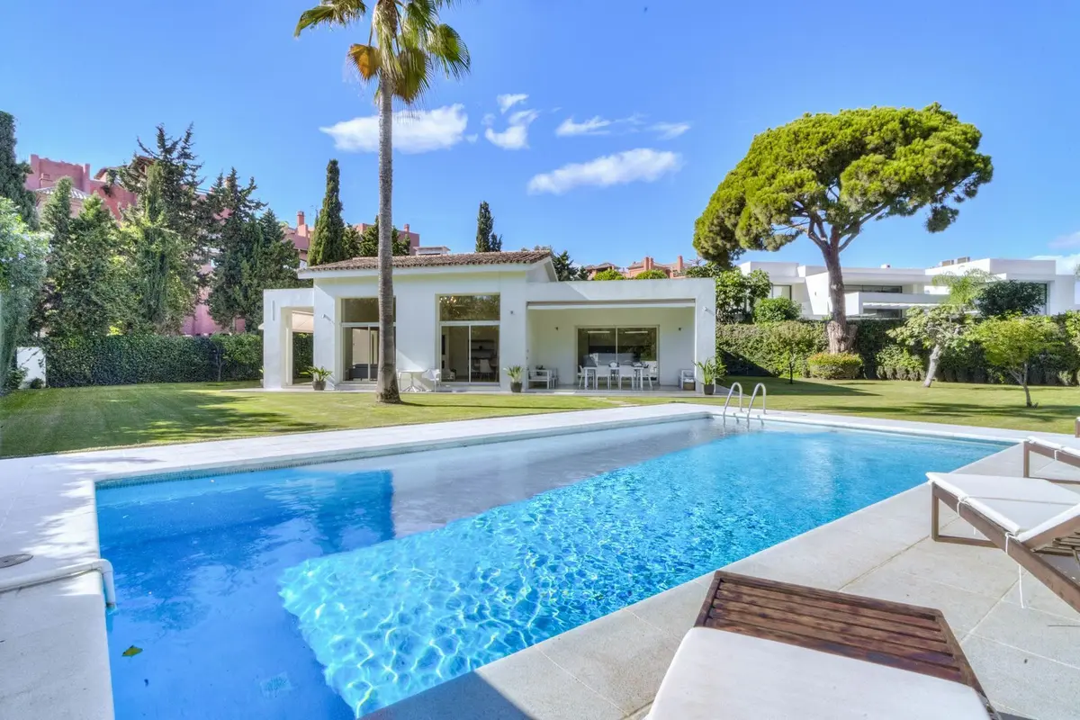 Detached Villa in Guadalmina Baja