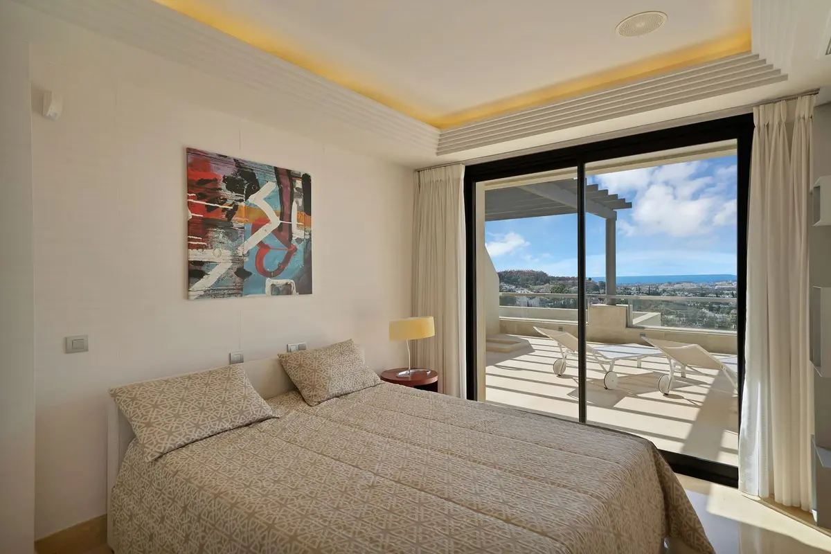 Middle Floor Apartment in Nueva Andalucía