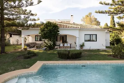 Sea View Villa in Artola, Benahavís with 1,297 m² Plot