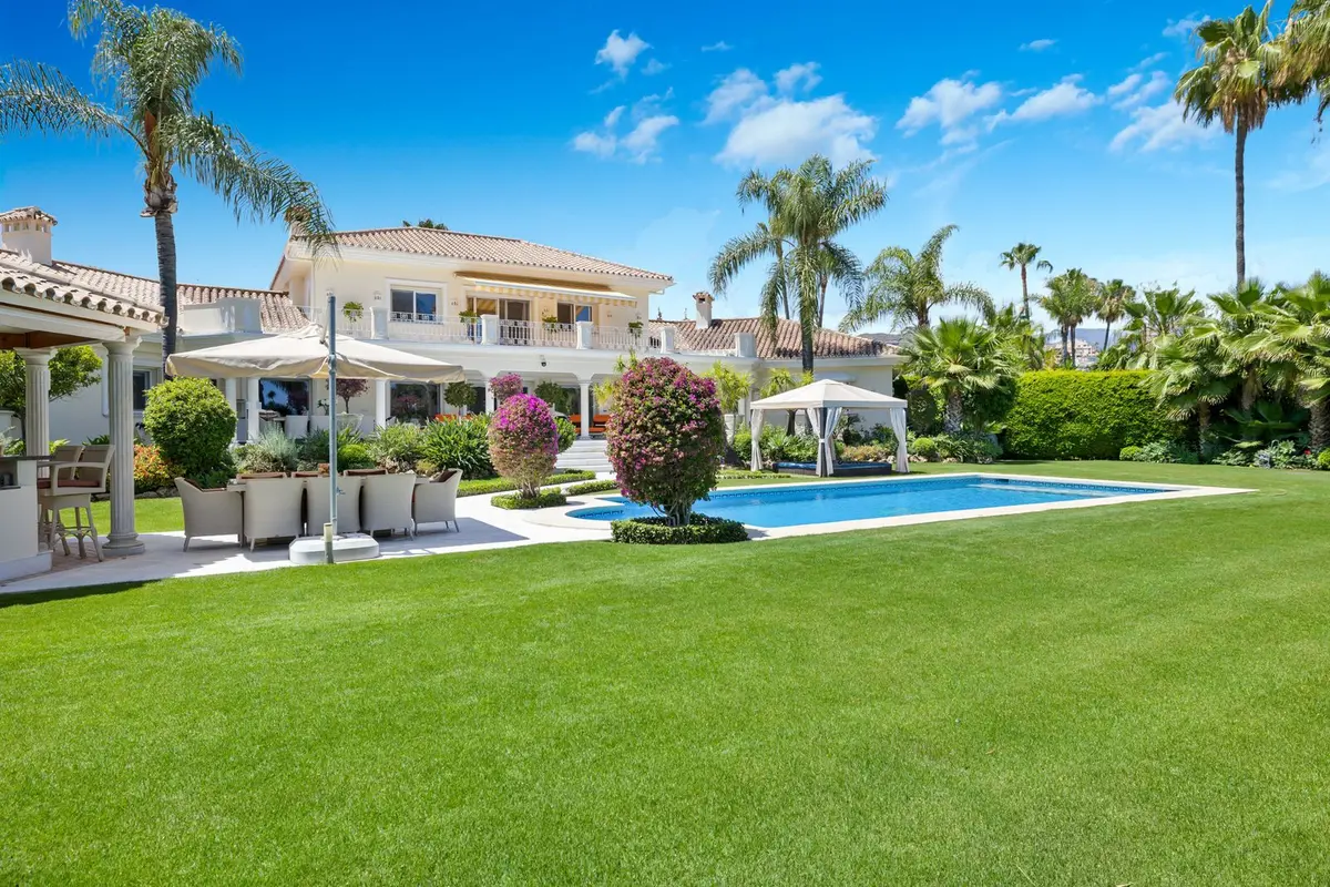 Detached Villa in Nueva Andalucía