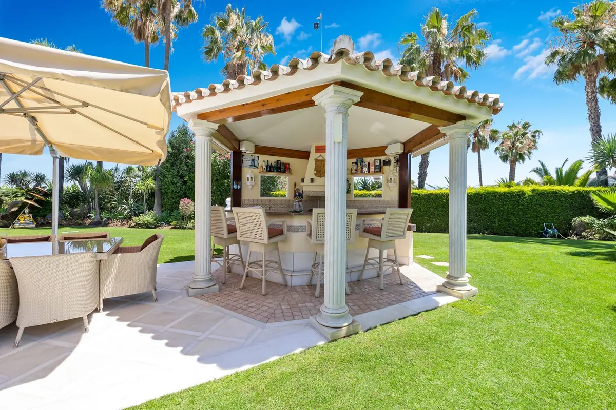 Detached Villa in Nueva Andalucía