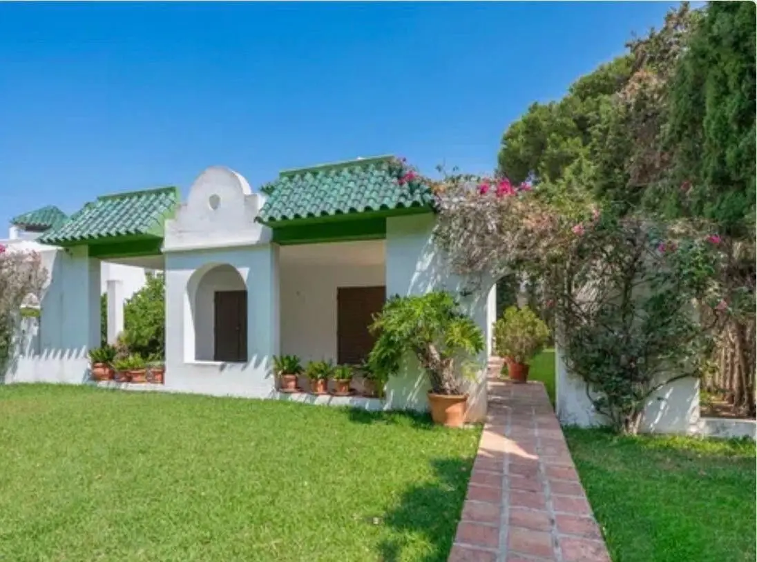 Detached Villa in Artola