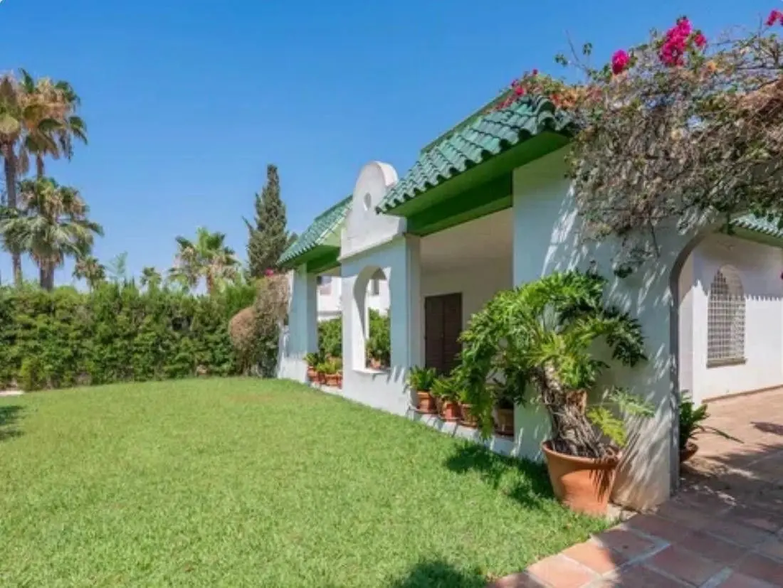 Detached Villa in Artola