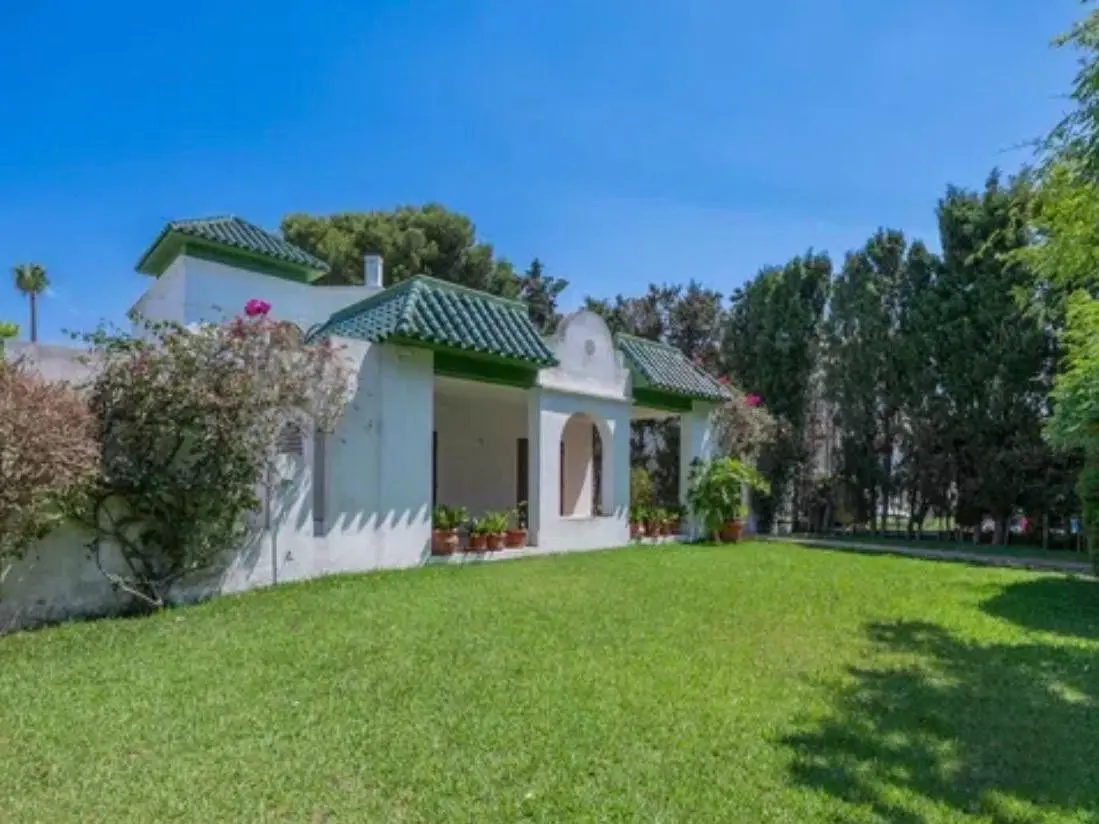 Detached Villa in Artola