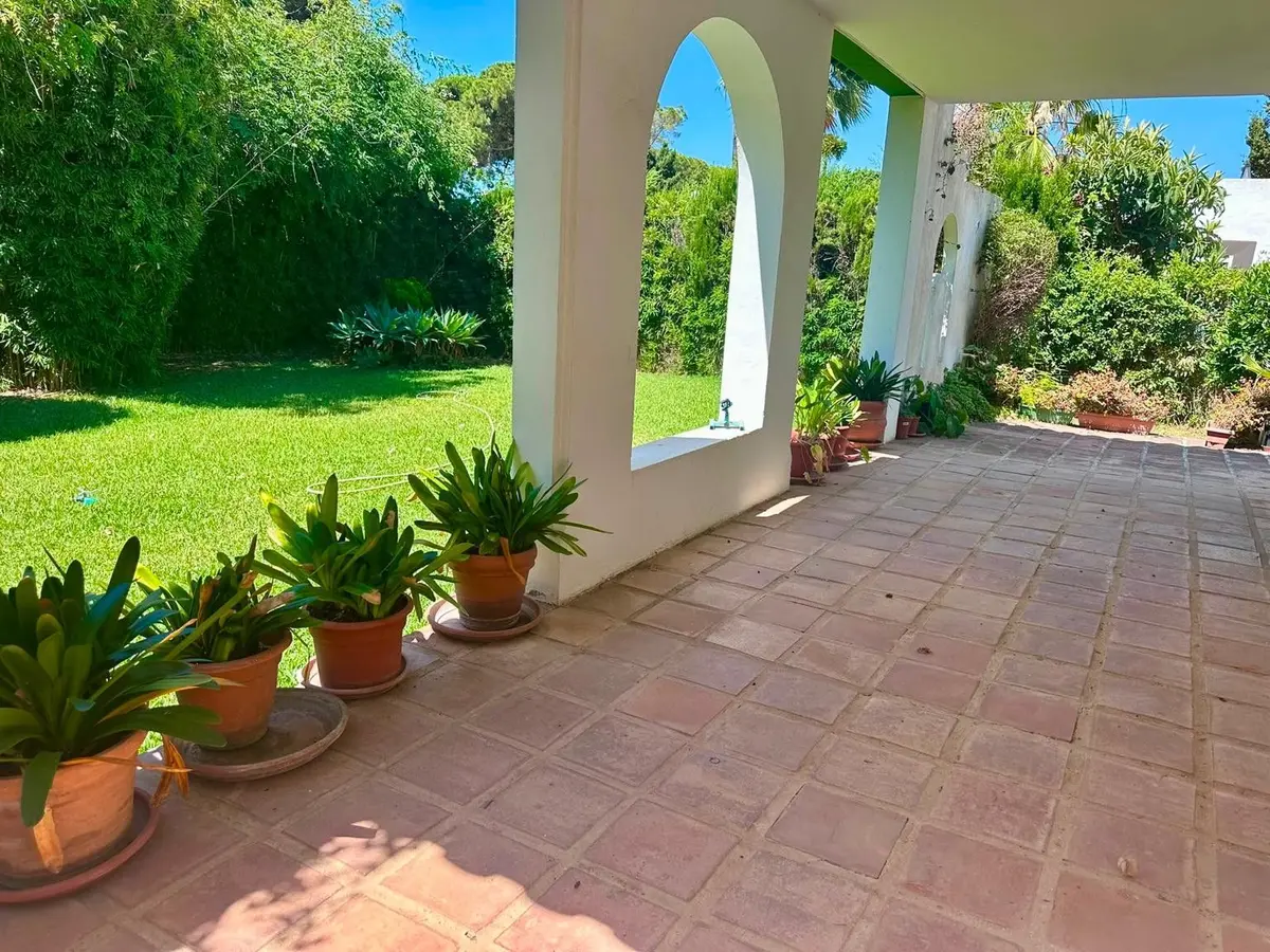 Detached Villa in Artola