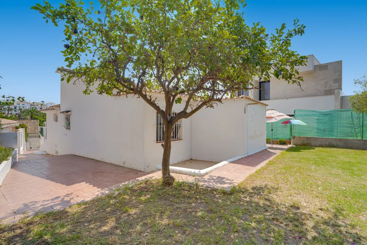 Detached Villa in Nueva Andalucía