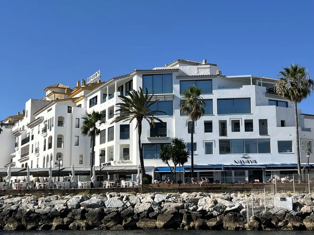 Middle Floor Apartment in Puerto Banús