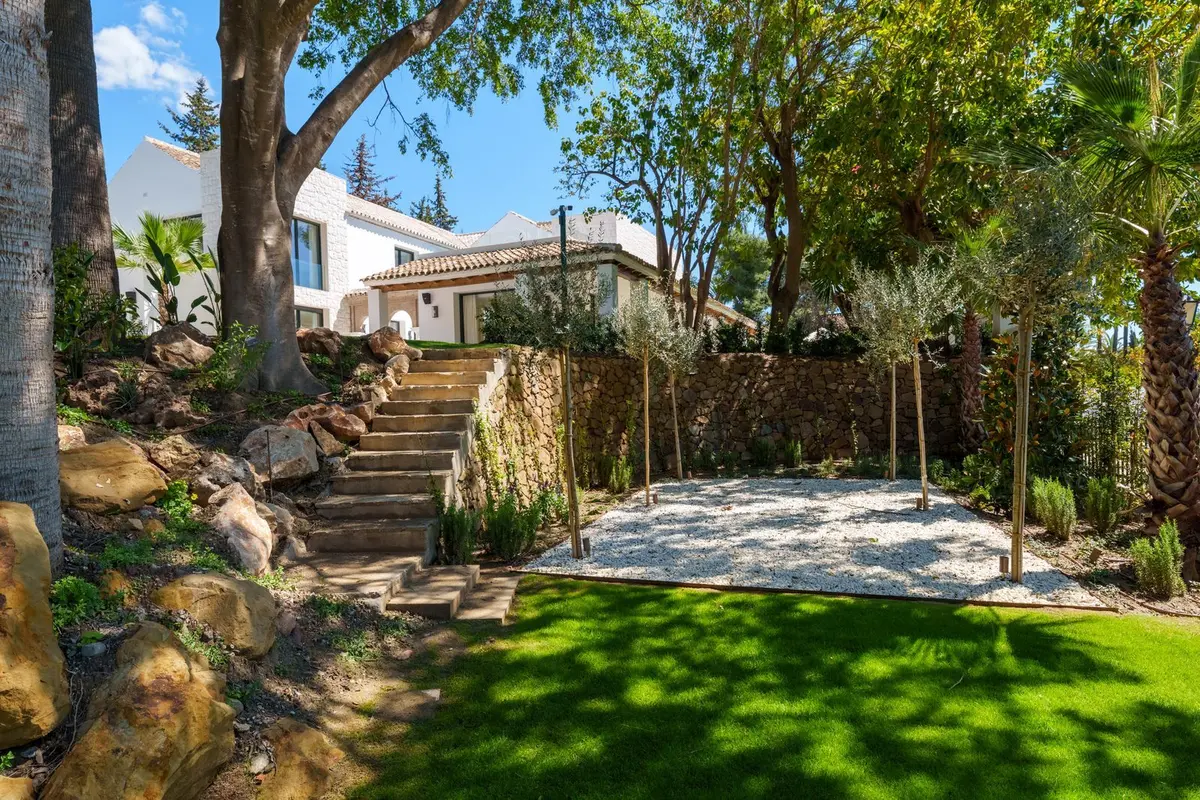 Detached Villa in Nueva Andalucía