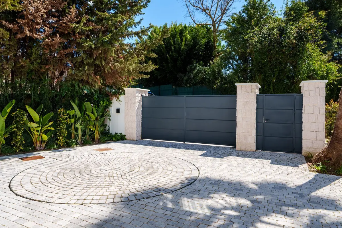Detached Villa in Nueva Andalucía