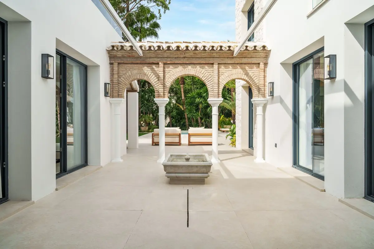 Detached Villa in Nueva Andalucía
