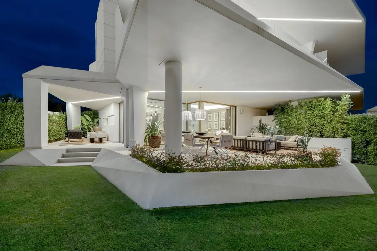 Semi-Detached House in Nueva Andalucía