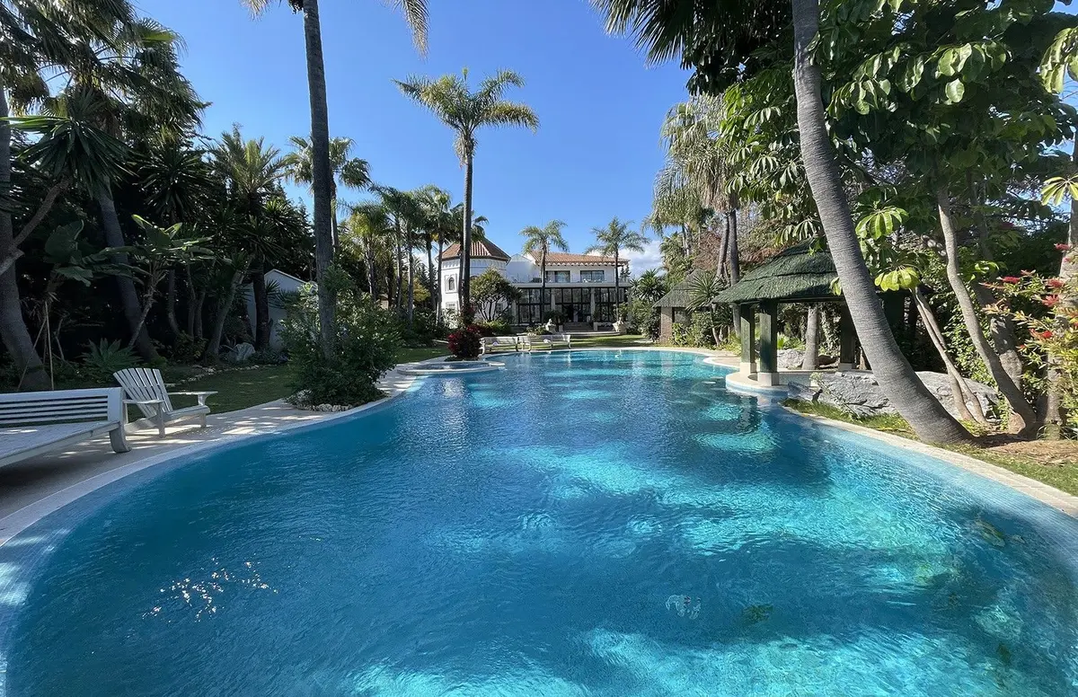 Detached Villa in Nueva Andalucía