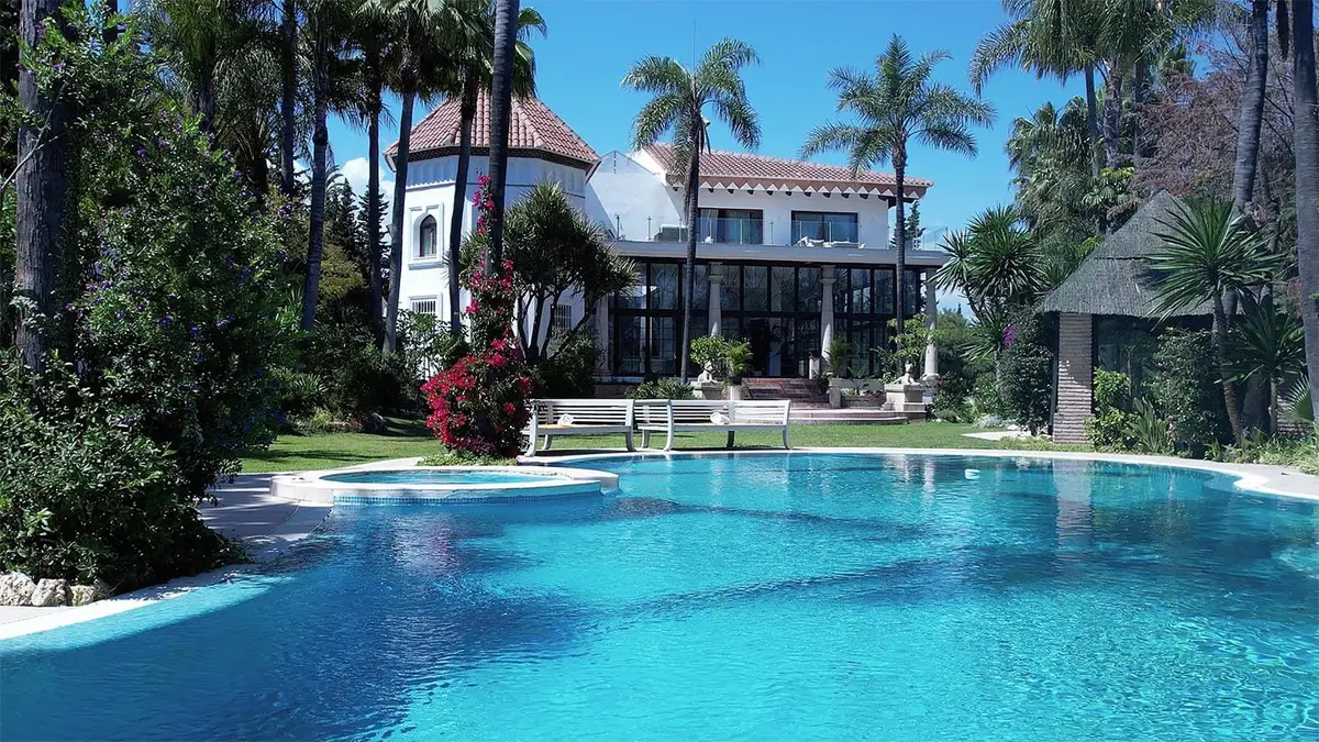 Detached Villa in Nueva Andalucía
