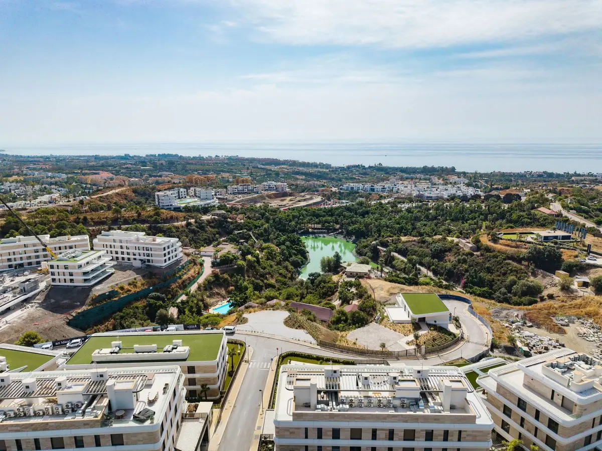 Middle Floor Apartment in Estepona