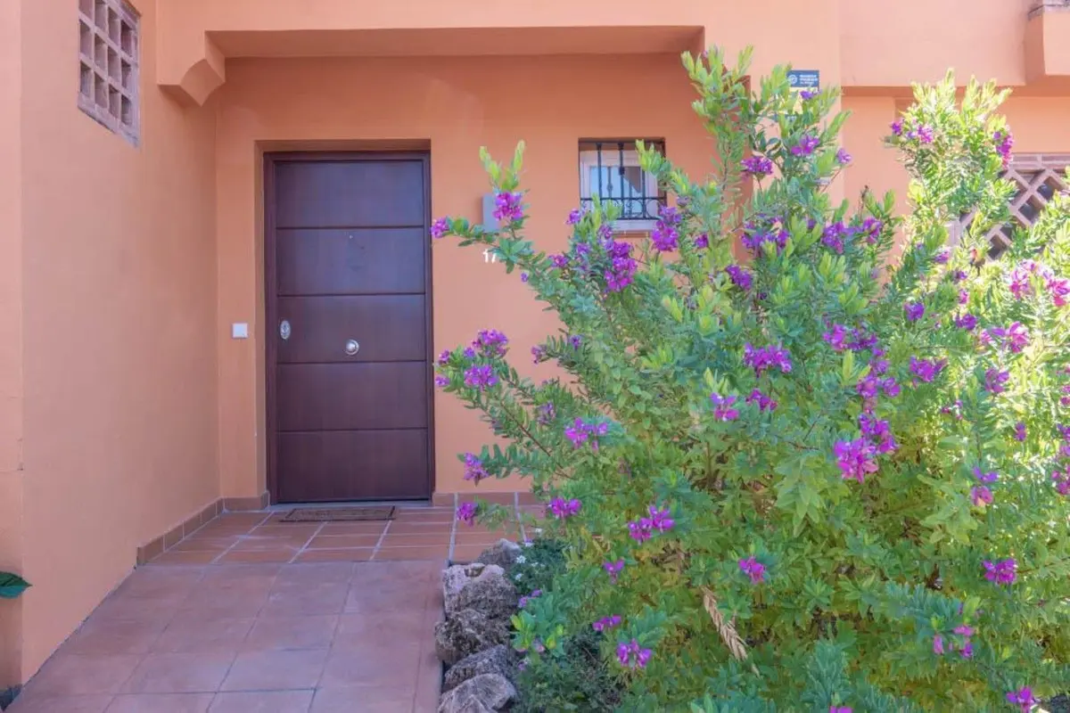 Semi-Detached House in El Paraiso
