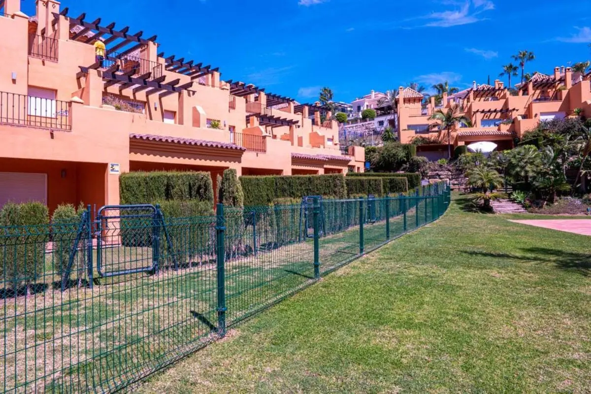 Semi-Detached House in El Paraiso