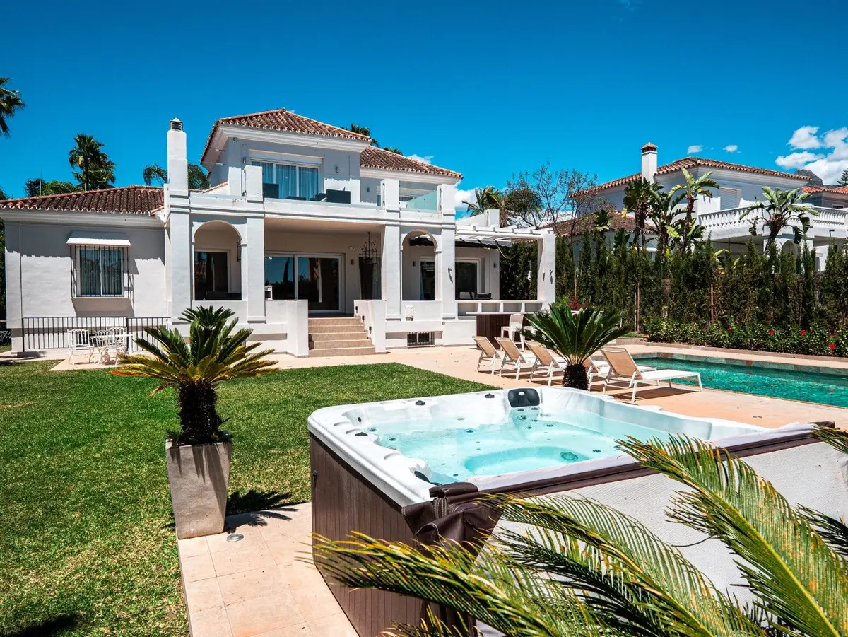 Detached Villa in Nueva Andalucía