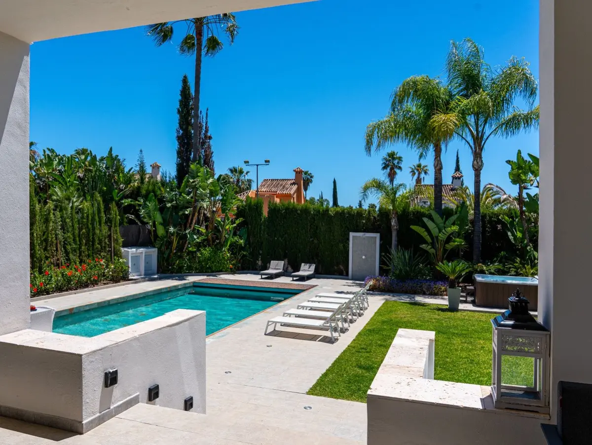 Detached Villa in Nueva Andalucía