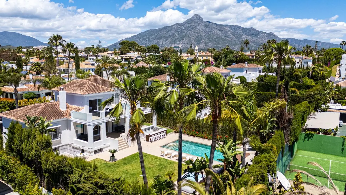Detached Villa in Nueva Andalucía