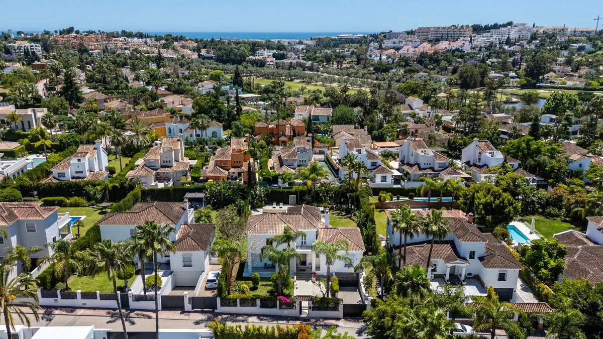 Detached Villa in Nueva Andalucía