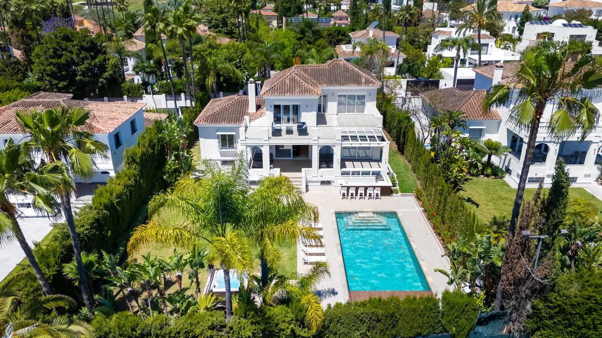 Detached Villa in Nueva Andalucía