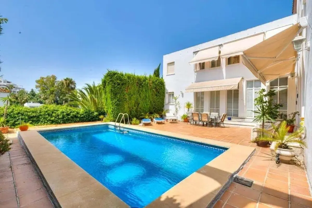 Detached Villa in Nueva Andalucía
