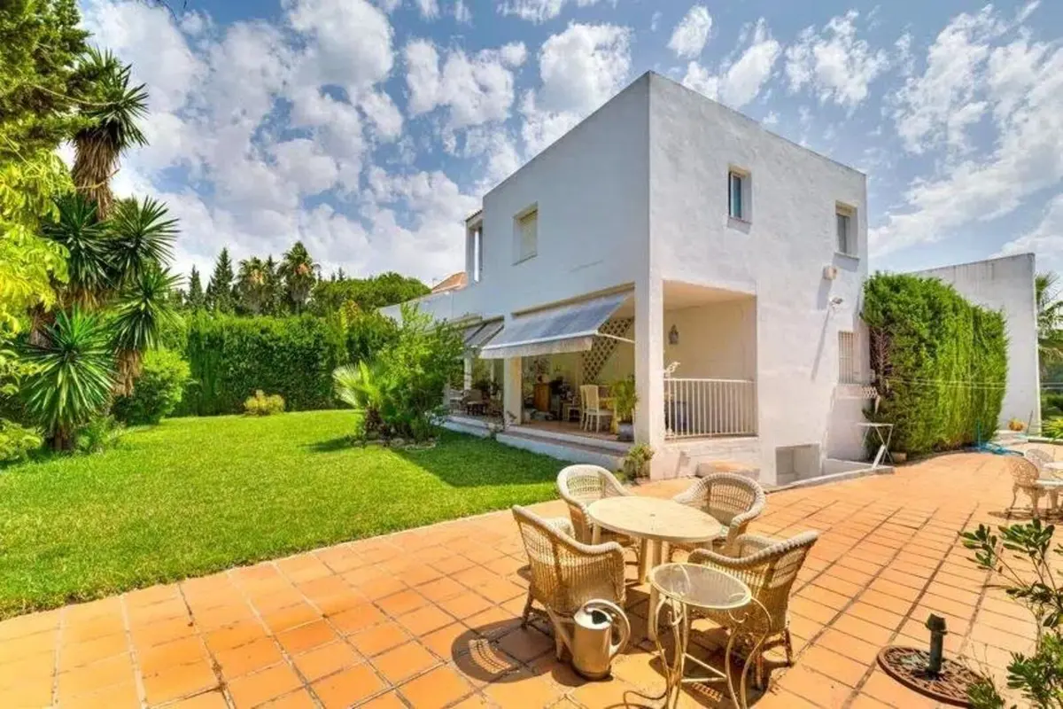 Detached Villa in Nueva Andalucía