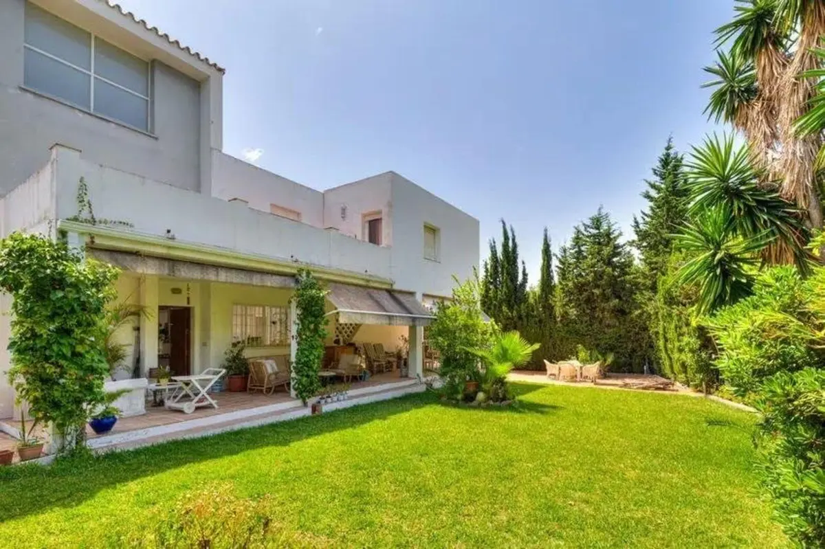 Detached Villa in Nueva Andalucía