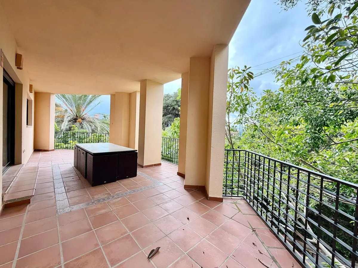 Top Floor Apartment in Puerto Banús