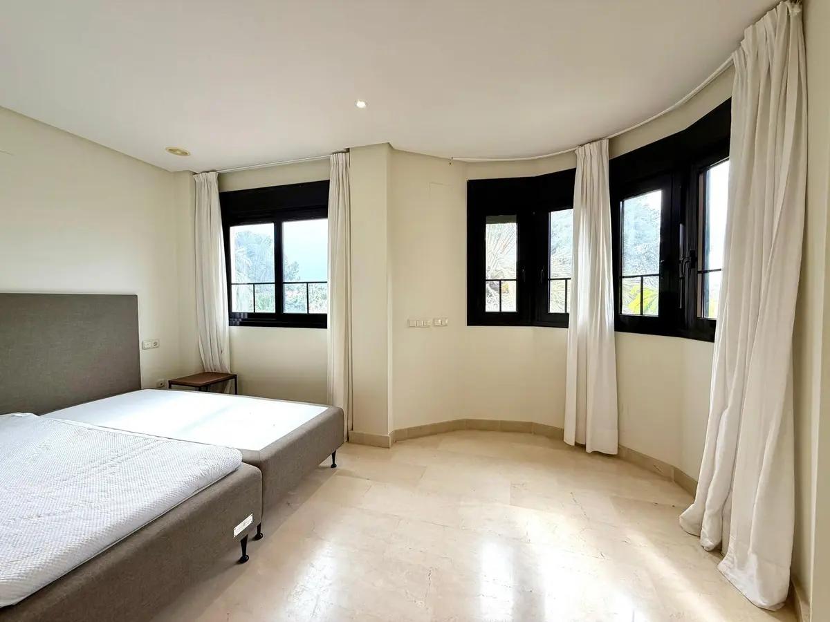 Top Floor Apartment in Puerto Banús