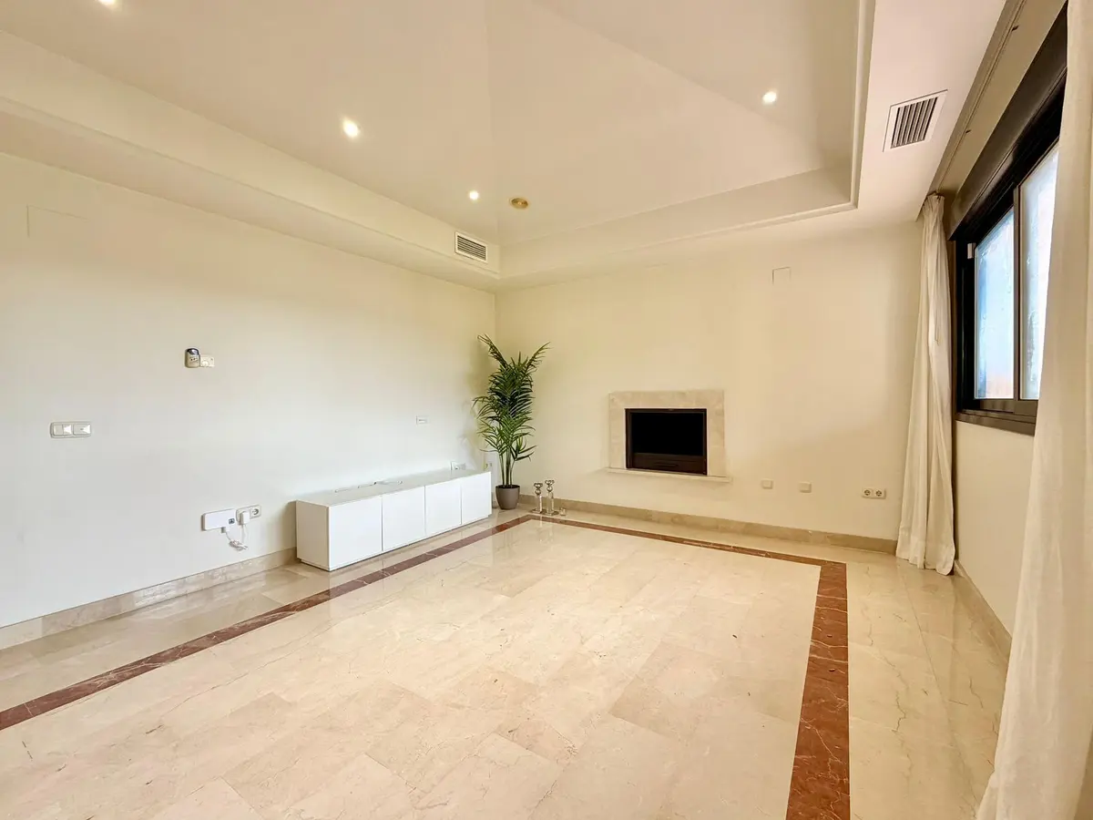 Top Floor Apartment in Puerto Banús