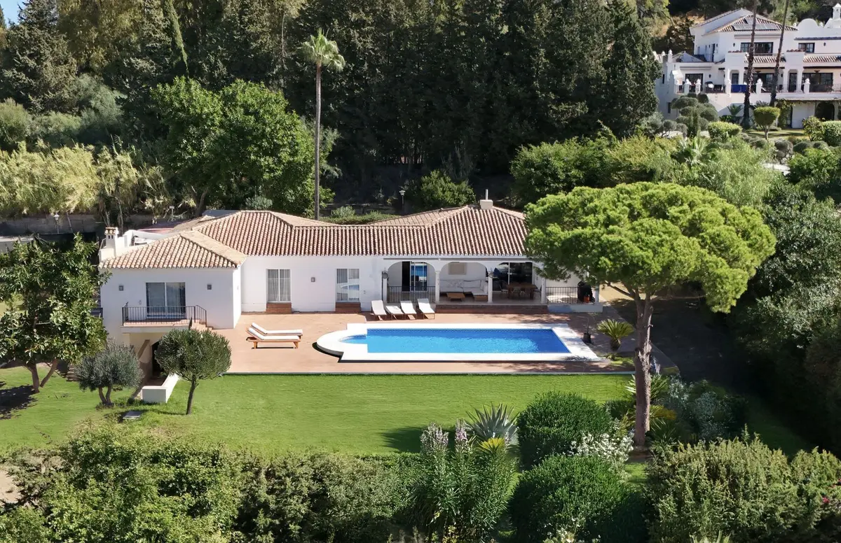 Detached Villa in El Paraiso