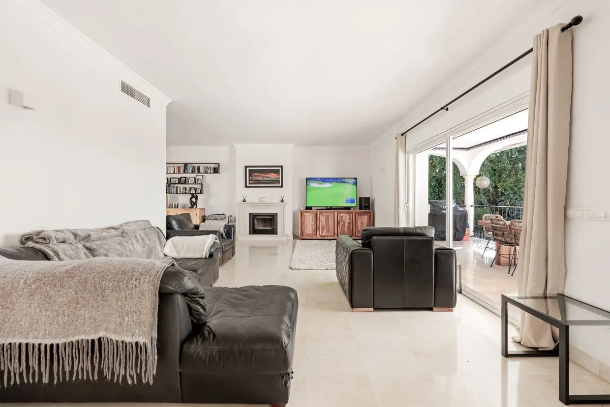 Detached Villa in El Paraiso