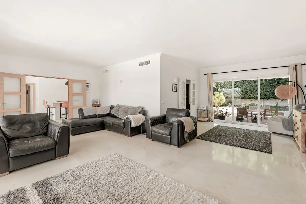 Detached Villa in El Paraiso