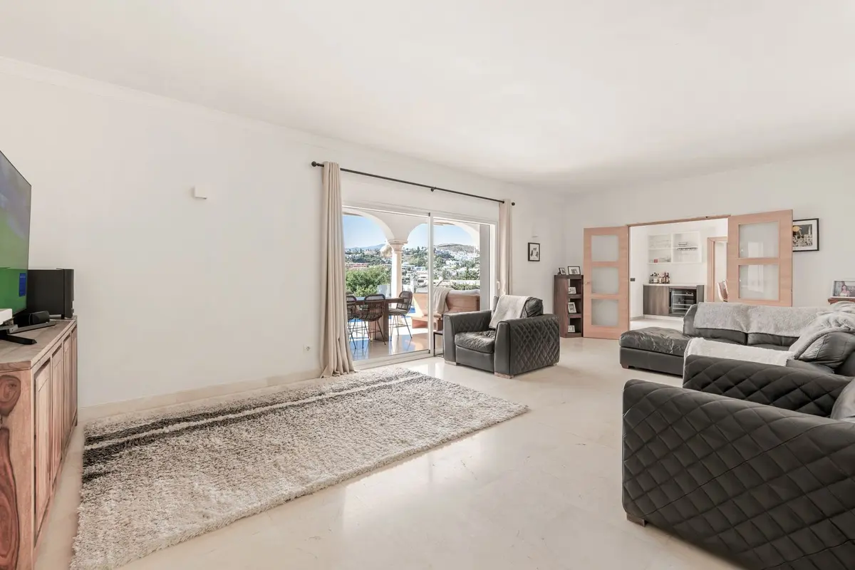 Detached Villa in El Paraiso