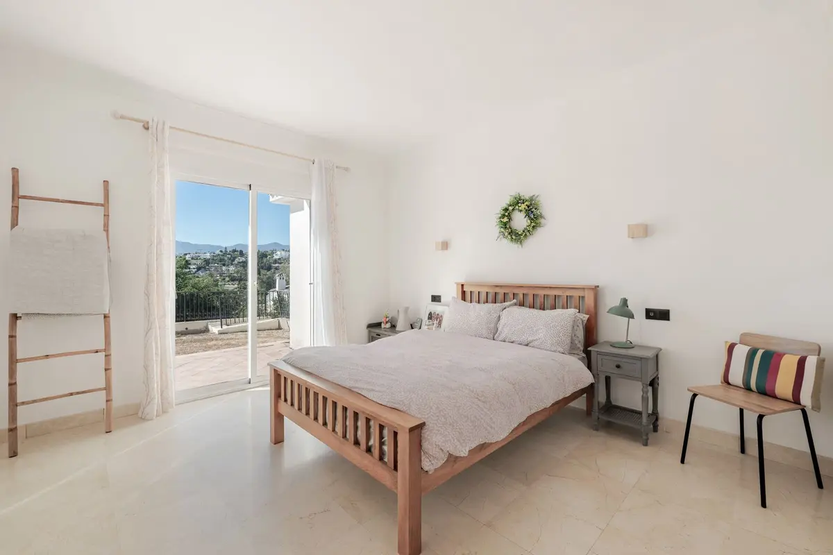 Detached Villa in El Paraiso
