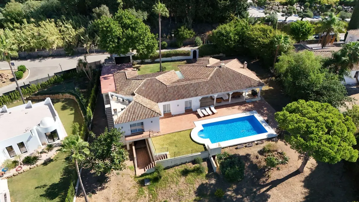 Detached Villa in El Paraiso