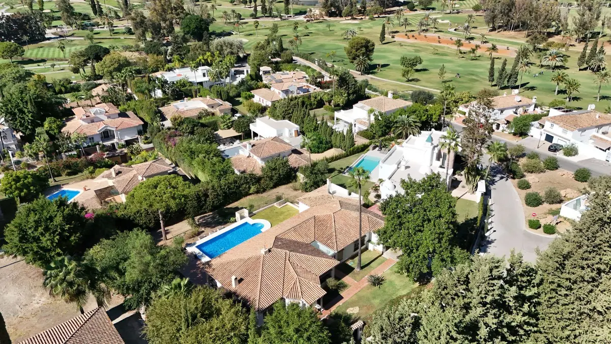 Detached Villa in El Paraiso
