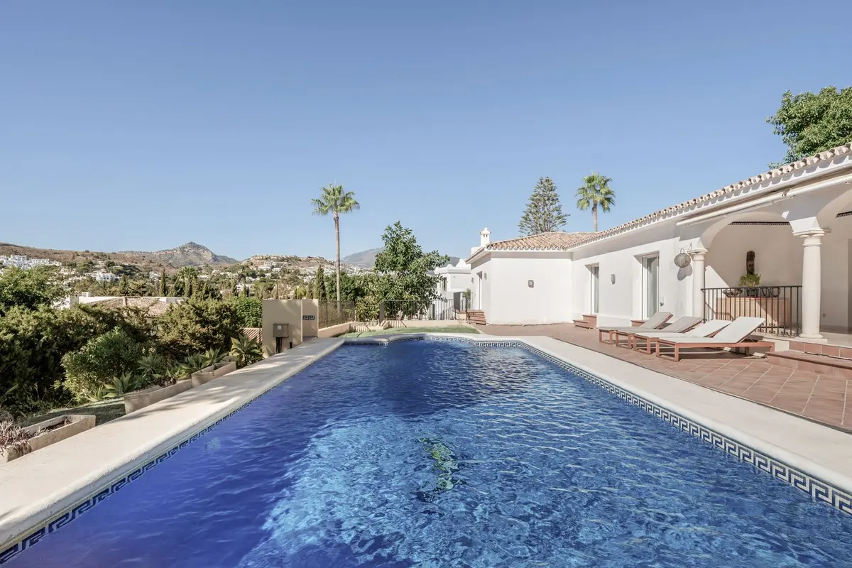 Detached Villa in El Paraiso