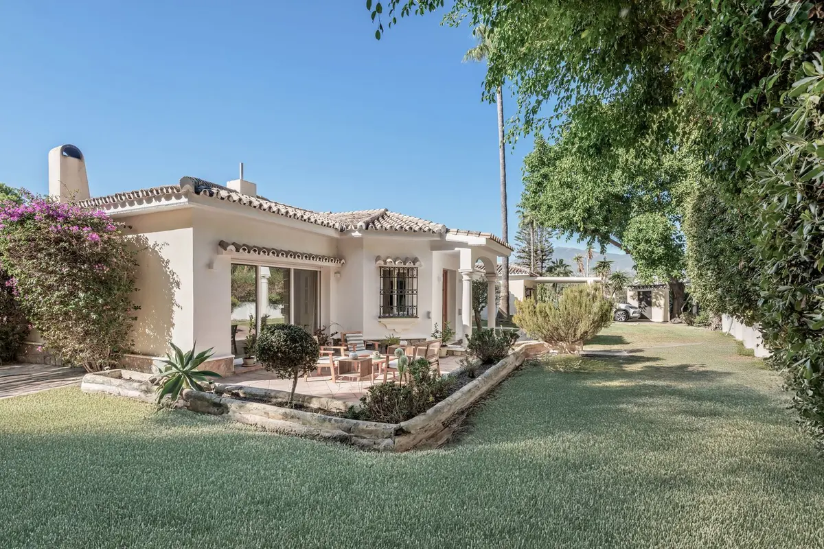 Detached Villa in El Paraiso