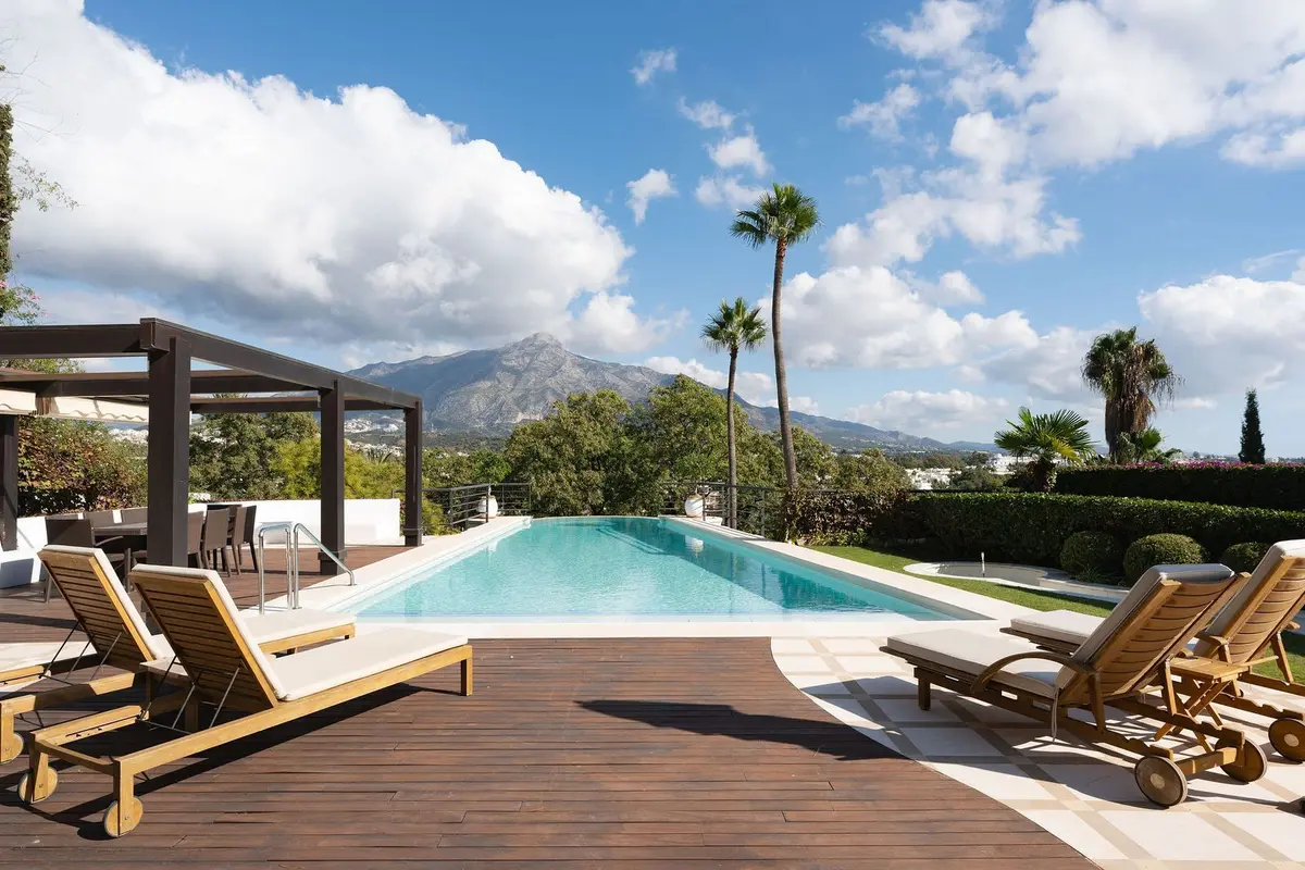 Detached Villa in Nueva Andalucía