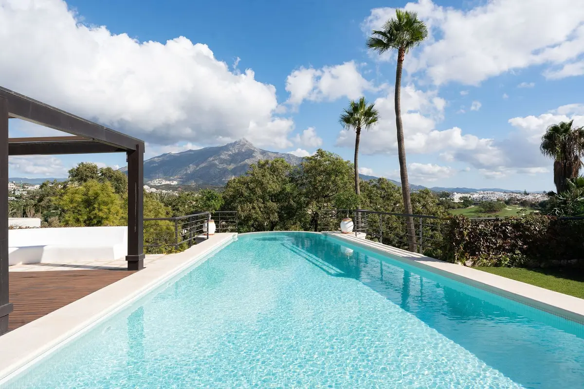 Detached Villa in Nueva Andalucía