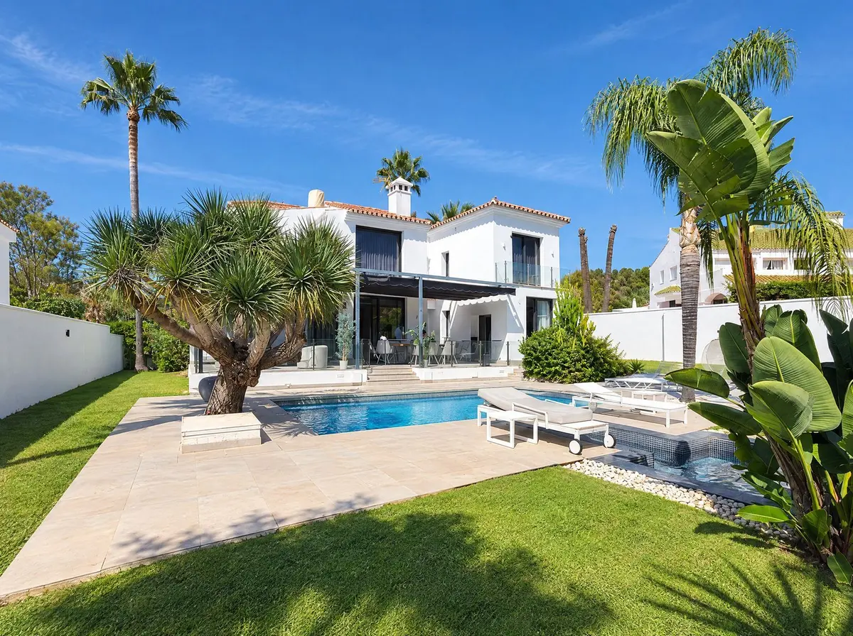 Detached Villa in Nueva Andalucía