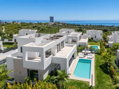 Beachside 5 Bedroom Villa in Marbella with Heated Pool
