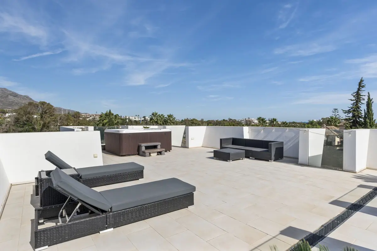 Detached Villa in Nueva Andalucía
