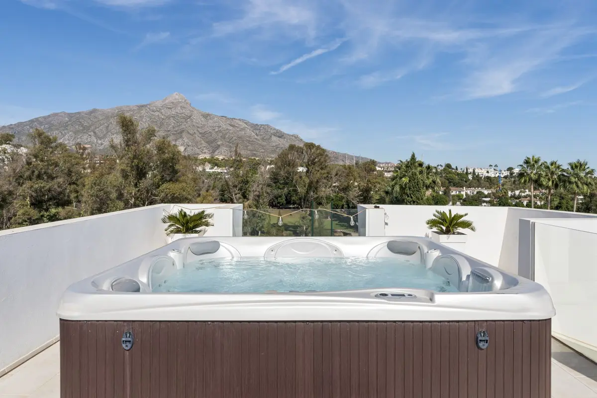 Detached Villa in Nueva Andalucía