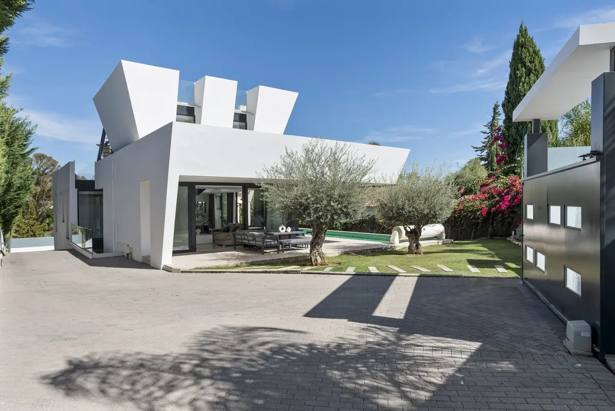 Detached Villa in Nueva Andalucía