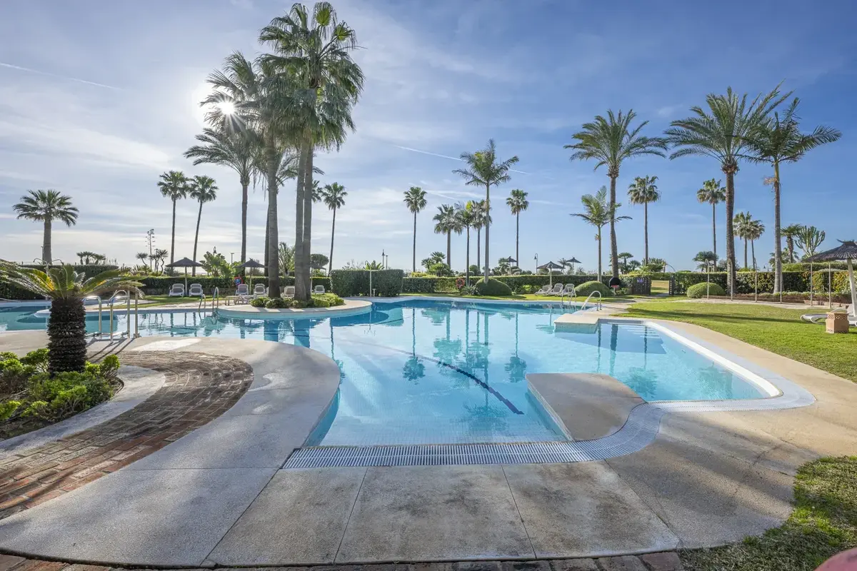 Middle Floor Apartment in Estepona