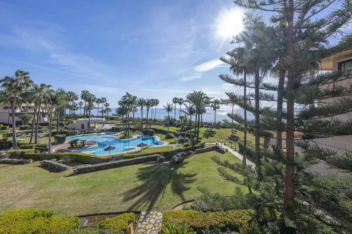 Middle Floor Apartment in Estepona