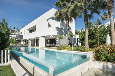 Modern Villa in Benahavís with Private Pool and Sauna